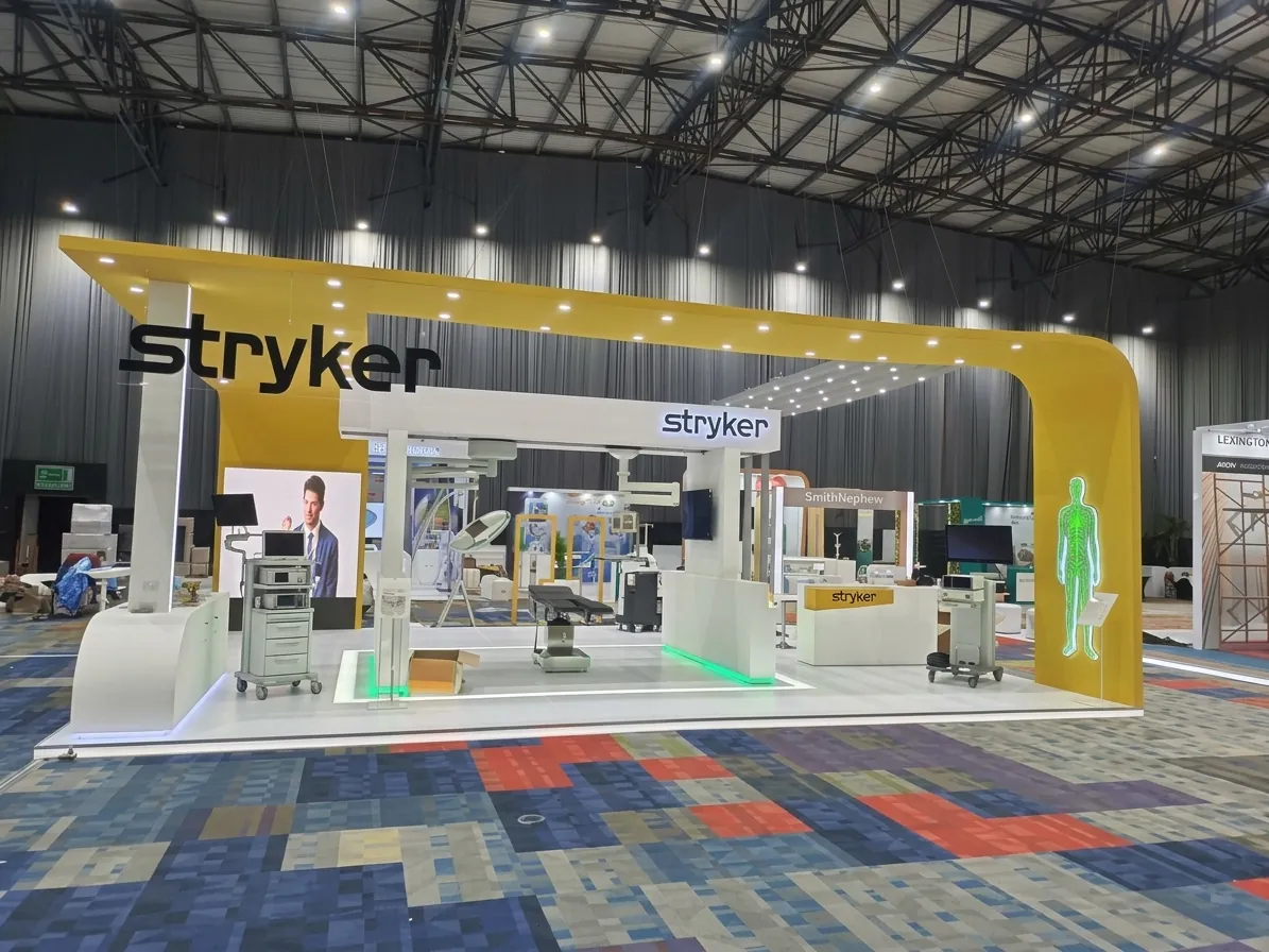 Stand corporativo amplio en recinto ferial